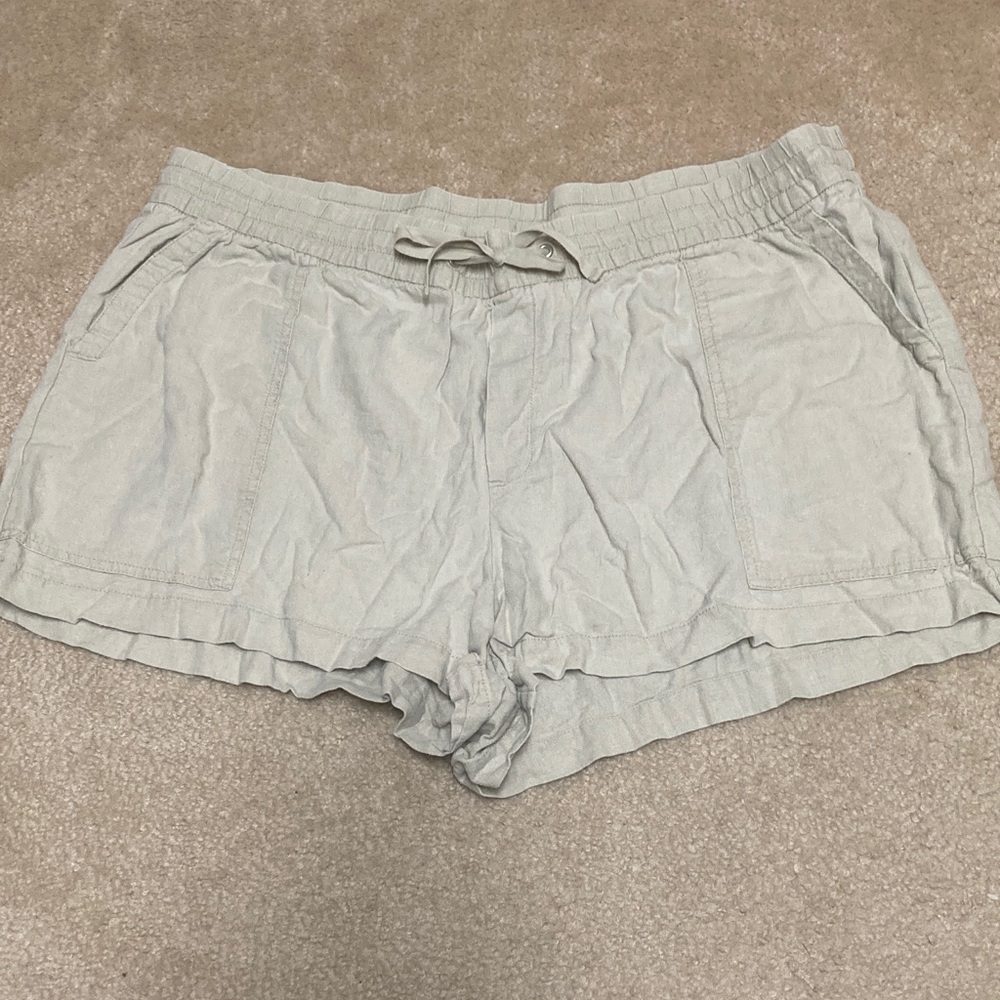 GAP Women's Soft Gray Cargo Shorts